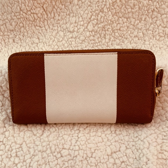 MK Striped Continental Wallet - Picture 3 of 8
